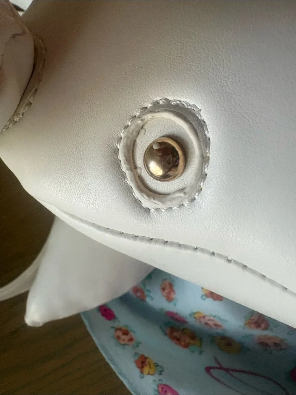 AKIRA Dachshund White Dog-Shaped Crossbody Purse with Detachable Strap